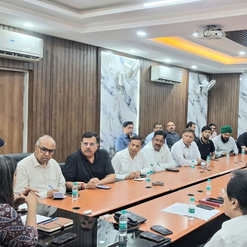 श्रमिकों की सहायता के लिए कंट्रोल रूम स्थापित:गौतम बुद्ध नगर में जिलाधिकारी ने की शांति की अपील