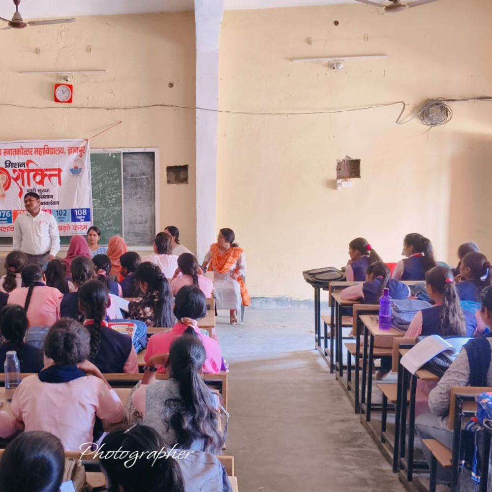 केएनपीजी महाविद्यालय में महिला आरक्षण संगोष्ठी आयोजित:प्राचार्य बोले- भारतीय राजनीति में महिला आरक्षण समय की आवश्यकता