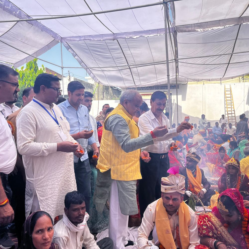 बरेली में 17 कन्याओं का सामूहिक विवाह:कुर्मी क्षत्रिय सभा ने कराया आयोजन, जनसैलाब उमड़ा