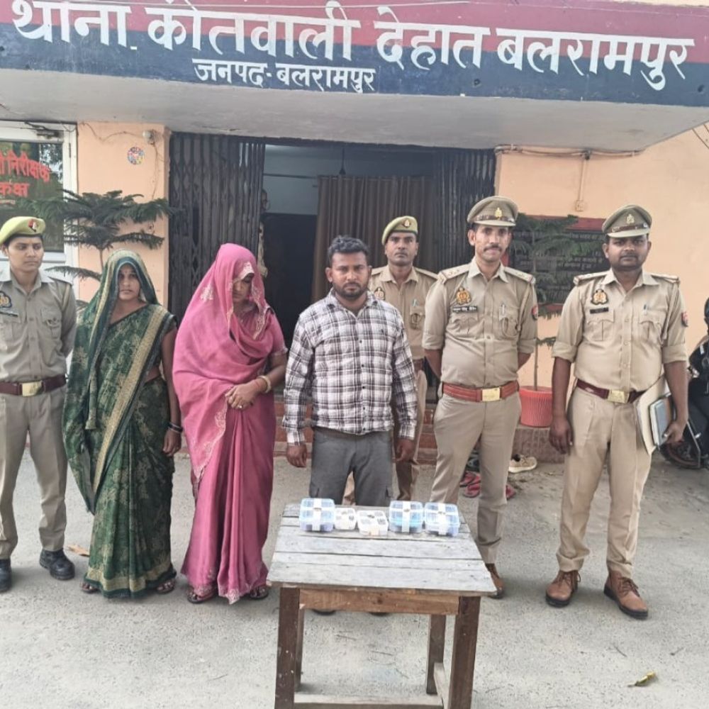 बलरामपुर में चोर गिरोह का पर्दाफाश, 3 शातिर गिरफ्तार:देवीपाटन मेले में रची थी साजिश, सर्राफा दुकान में की थी चोरी