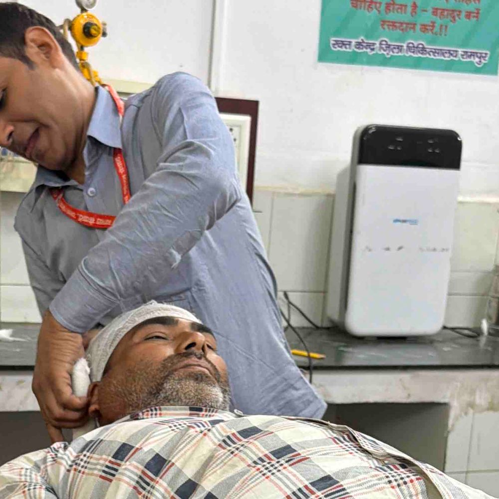 दूध में मिलावट की शिकायत पर महिला ने किया हमला:रामपुर में खरीदने से इनकार पर दरांत से व्यक्ति घायल, पुलिस जांच में जुटी