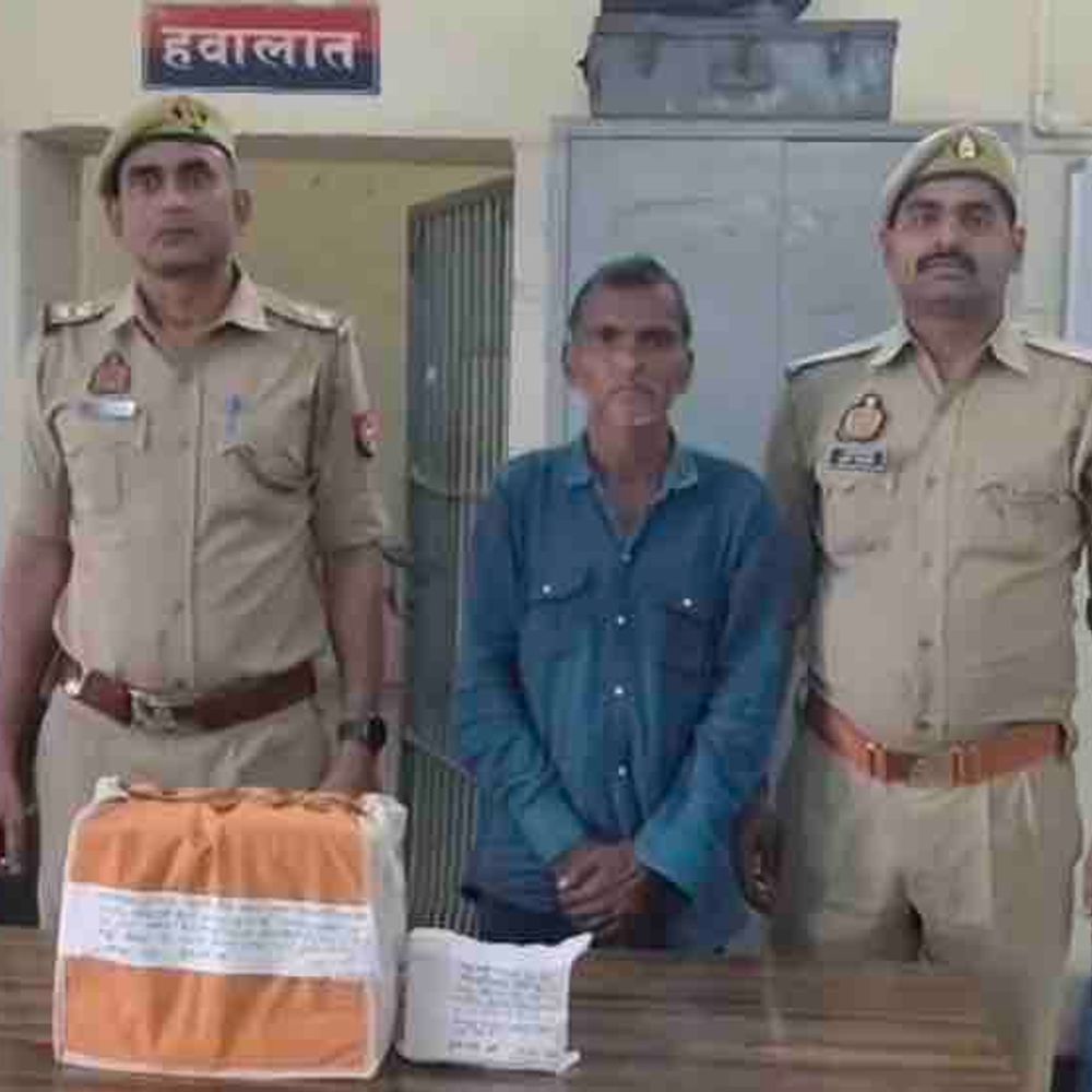 कानपुर सेंट्रल पर 7.2 लीटर व्हिस्की के साथ अधेड़ गिरफ्तार:जीआरपी ने अवैध शराब बेचने वाले को जेल भेजा