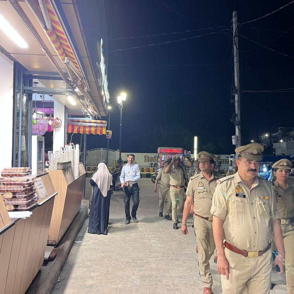 रामपुर में बिना फायर एनओसी होटल-रेस्टोरेंट बंद:सिविल लाइंस में पुलिस का शिकंजा, हंगामा करने पर 11 लोग हिरासत में