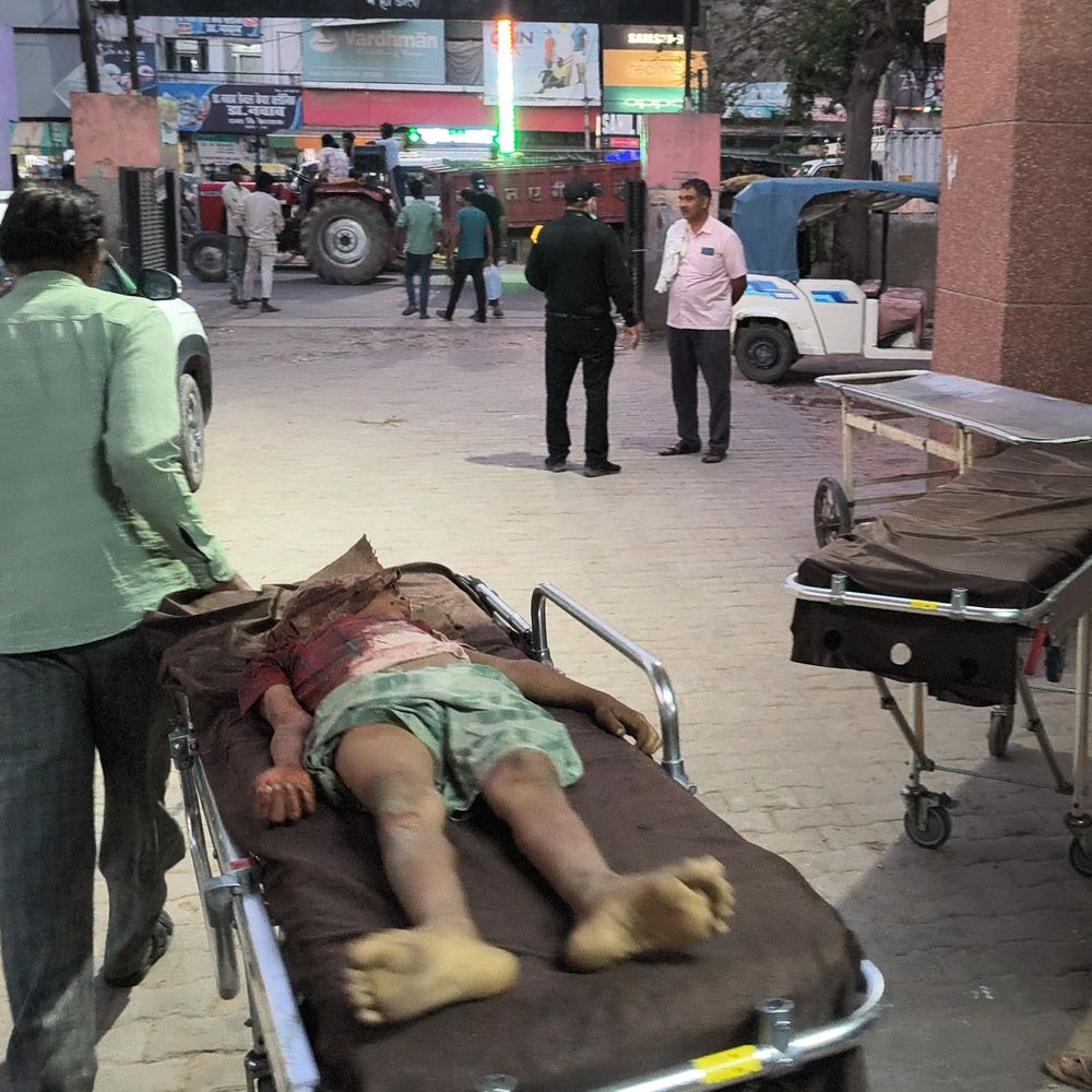 एटा में ट्रैक्टर के पहिए के नीचे आया मासूम, मौत:खेत से भूसा लेकर मामा के साथ घर लौटते समय हुआ हादसा, परिजन बिना पोस्टमार्टम ले गए शव