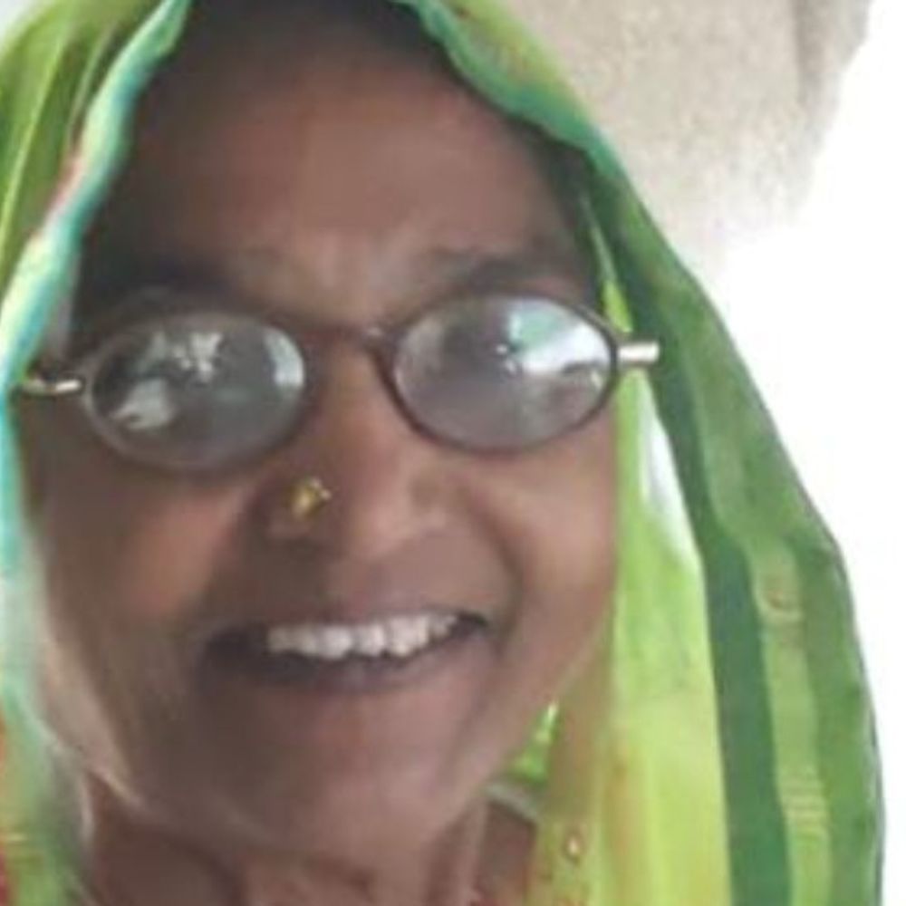 प्रयागराज में वृद्धा की गला दबाकर हत्या:पुलिस जांच में जुटी, गहने गायब; घर के अंदर सो रहा था नातिन