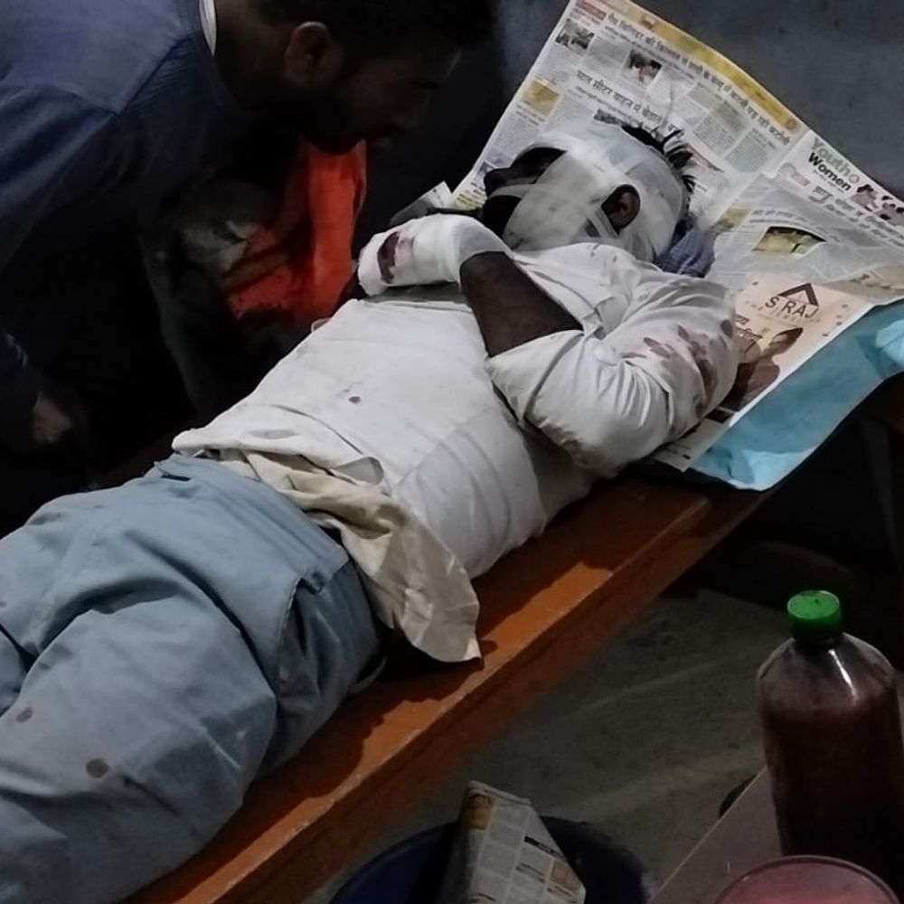 सीतापुर में घर में सो रहे पिता-पुत्र को गोली मारी:वारदात से पहले हमलावरों ने काटी बिजली, दोनों की हालत गंभीर,पुलिस जांच में जुटी