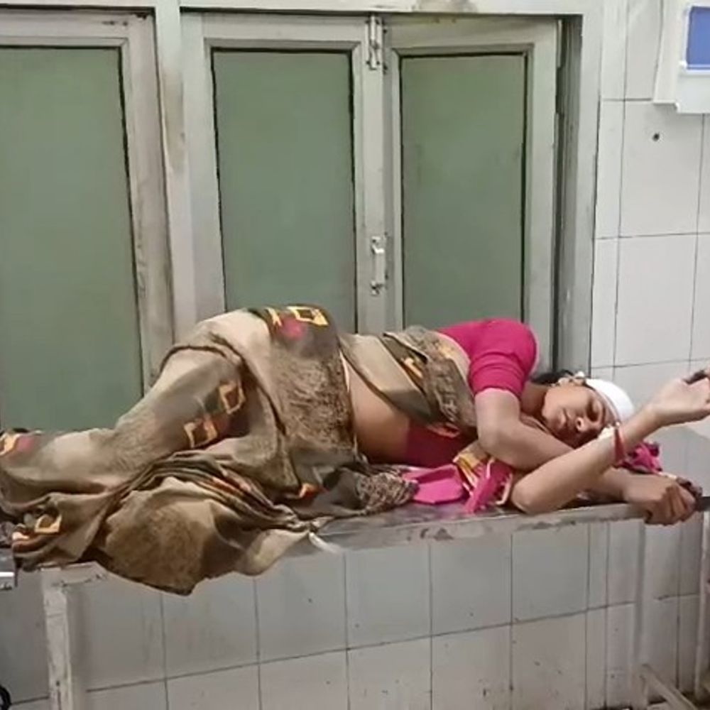 नाली विवाद में दबंगों ने घर में घुसकर पीटा:सीतापुर में महिला समेत चार घायल, चार लोगों के खिलाफ केस दर्ज