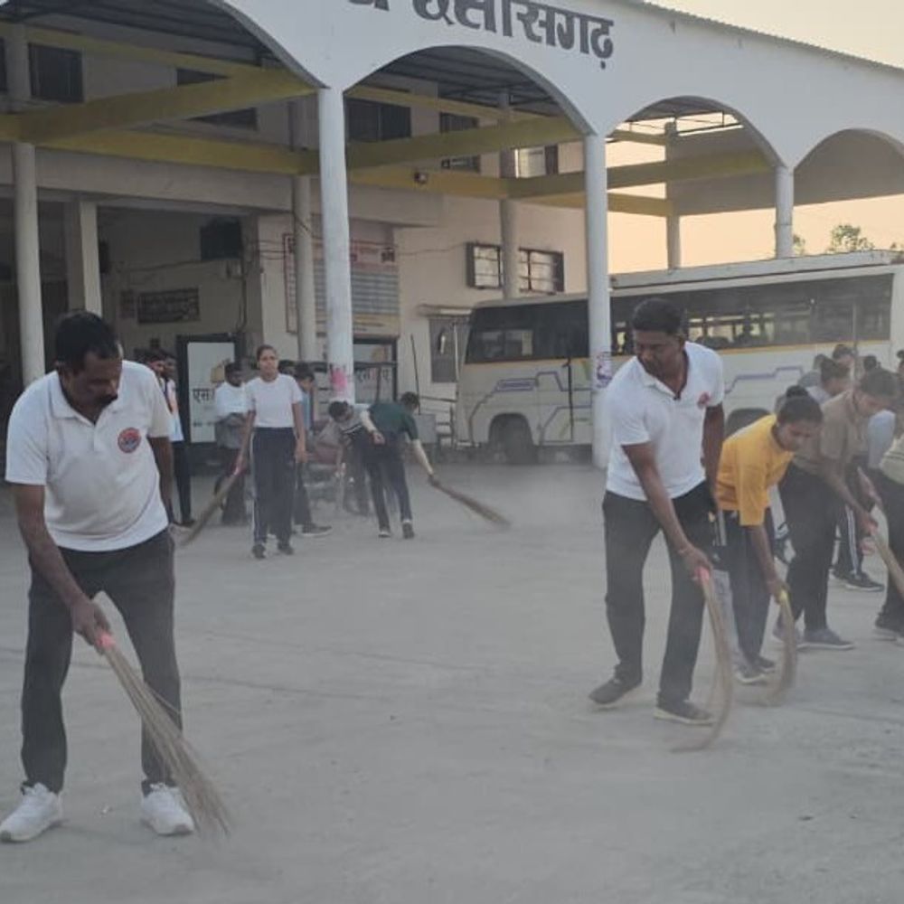 कोंडागांव में पूर्व सैनिकों का स्वच्छता अभियान:  अखिल भारतीय पूर्व सैनिक सेवा परिषद ने बस स्टैंड परिसर की सफाई की – Kondagaon News