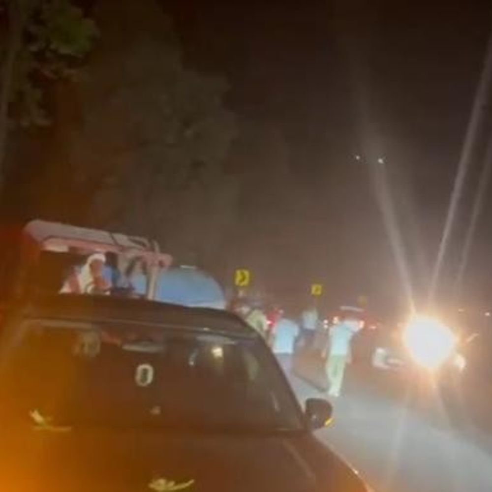 NH पर टैंकर-ट्रेलर में भिड़ंत, पर्यटन मंत्री का काफिला फंसा:कोरबा में ड्राइवर-केबिन में फंसा, 3 घंटे तक लगा रहा जाम, पुलिस ने किया रेस्क्यू