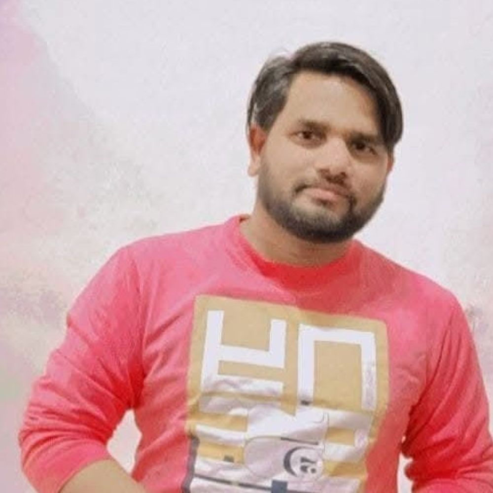 अज्ञात वाहन की टक्कर से ई-रिक्शा चालक की मौत:रामपुर में सैफनी से मुर्गा पहुंचाकर शाहबाद लौटते समय हुआ हादासा