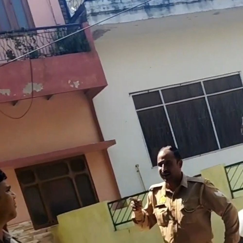 माधवपुरी में महिला से अभद्रता:विरोध करने पर जान से मारने की धमकी, पुलिस से की शिकायत