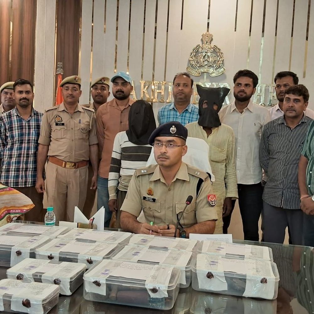 लखीमपुर में अवैध शस्त्र फैक्ट्री का भंडाफोड़:दो शातिर गिरफ्तार, भारी मात्रा में हथियार व उपकरण बरामद