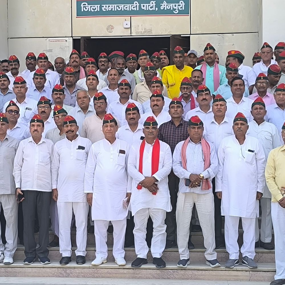 मैनपुरी में सपा सैनिक प्रकोष्ठ की बैठक संपन्न:2027 चुनाव पर रणनीति, जिलाध्यक्ष ने किया संबोधित