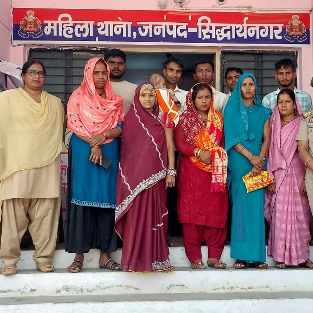 सिद्धार्थनगर में महिला थाना में 5 परिवारों की सुलह:आपसी विवाद खत्म, दंपतियों को एक साथ विदा किया