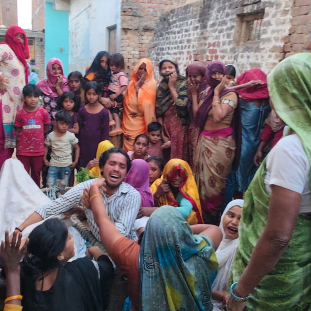 संभल में पूर्व प्रधान के ट्रैक्टर से मजदूर की मौत:गेहूं निकालते समय हादसा, बेटे ने दुर्घटना मानी, बेटी ने लगाए आरोप