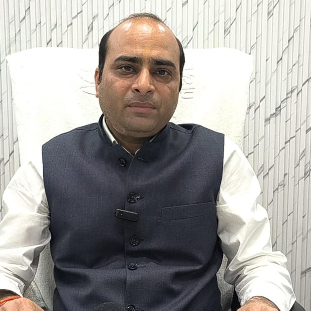 प्रतापगढ़ में गड़वारा विवाद के बाद चार एसडीएम बदले:जिलाधिकारी शिव सहाय अवस्थी ने किए बड़े प्रशासनिक फेरबदल