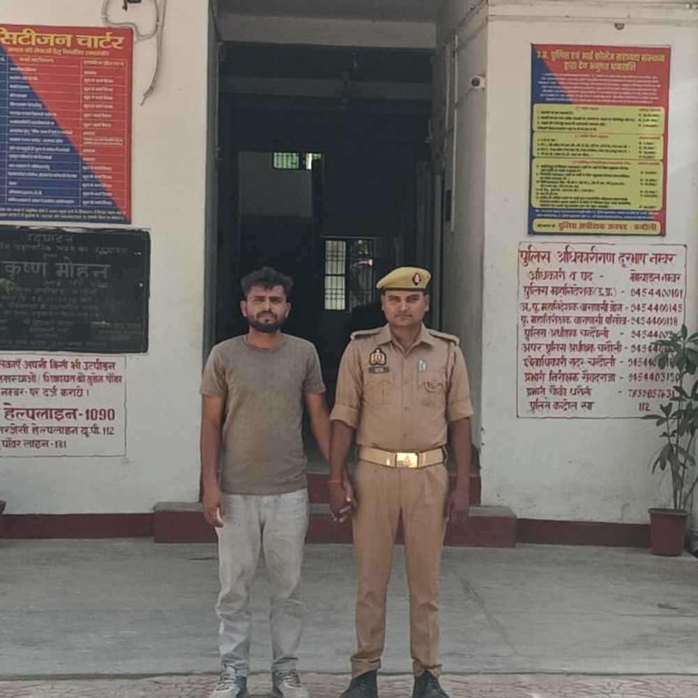 चंदौली में पिकअप से 12 गोवंश बरामद, तस्कर गिरफ्तार:पश्चिम बंगाल ले जा रहा था वध के लिए, पुलिस जांच जारी