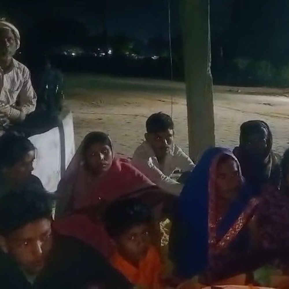 कुशीनगर में पट्टे की जमीन पर विवाद:स्टे के बावजूद कार्रवाई के आरोप, SDM पर सवाल; देर रात पहुंचीं एसडीएम, न्याय का भरोसा