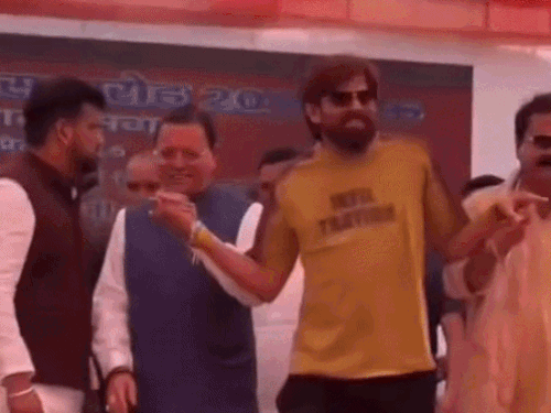 दावा- मासूम शर्मा को स्टेज पर मारने की धमकी मिली:  देहरादून पुलिस ने गालियां देने पर जवाब मांगा; हरियाणा महिला आयोग का भी नोटिस – Sonipat News