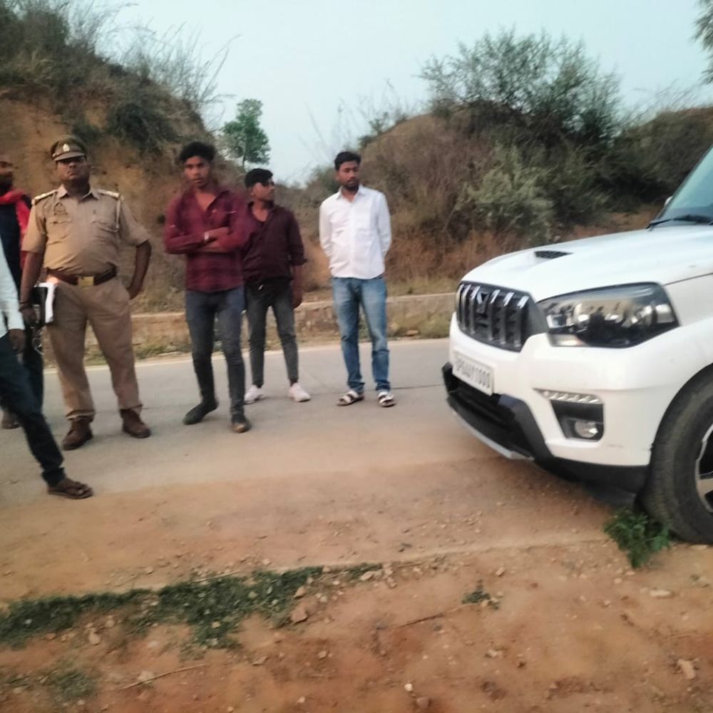 अवैध बालू खनन जांचने गए पूर्व जिपं अध्यक्ष से दुर्व्यवहार:स्कॉर्पियो की हवा निकाली, भाई से मारपीट का आरोप; पुलिस मौके पर पहुंची