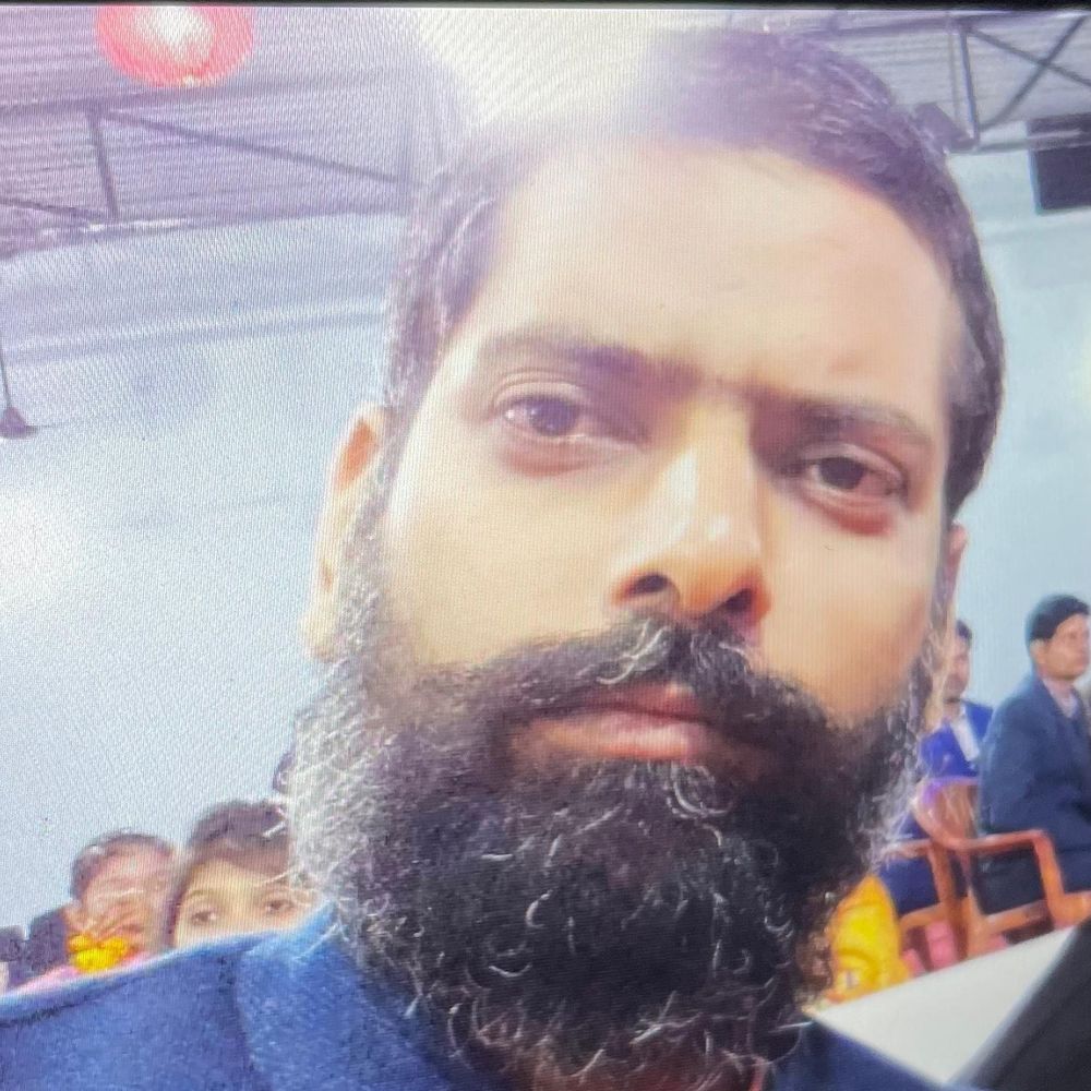 फर्रुखाबाद में शिक्षक ने फांसी लगाकर दी जान:12 साल के बेटे ने देखा पिता का शव, दौड़कर पड़ोसियों को बुलाया