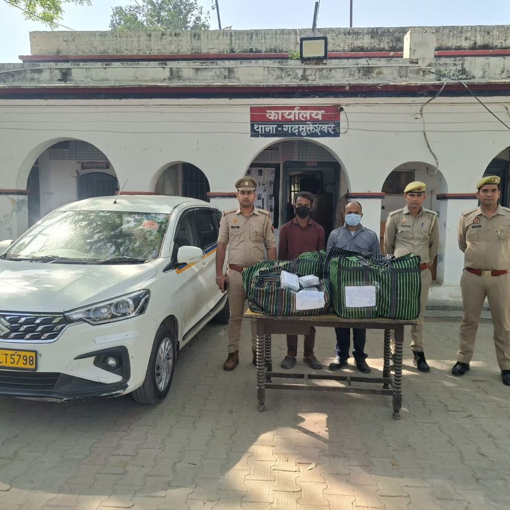 हापुड़ में 30 लाख का गांजा बरामद, 2 तस्कर गिरफ्तार:पश्चिम बंगाल से दिल्ली-एनसीआर में करते थे सप्लाई