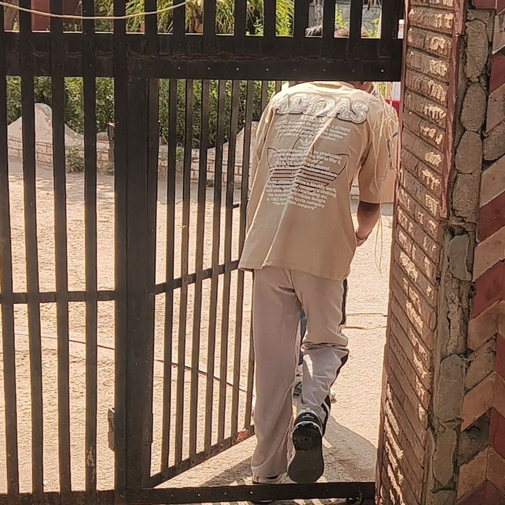 अलीगढ़ में आज CDS, NDA-NA परीक्षा:चेकिंग के बाद सेंटर्स पर दिया गया प्रवेश, 3929 अभ्यर्थी शामिल