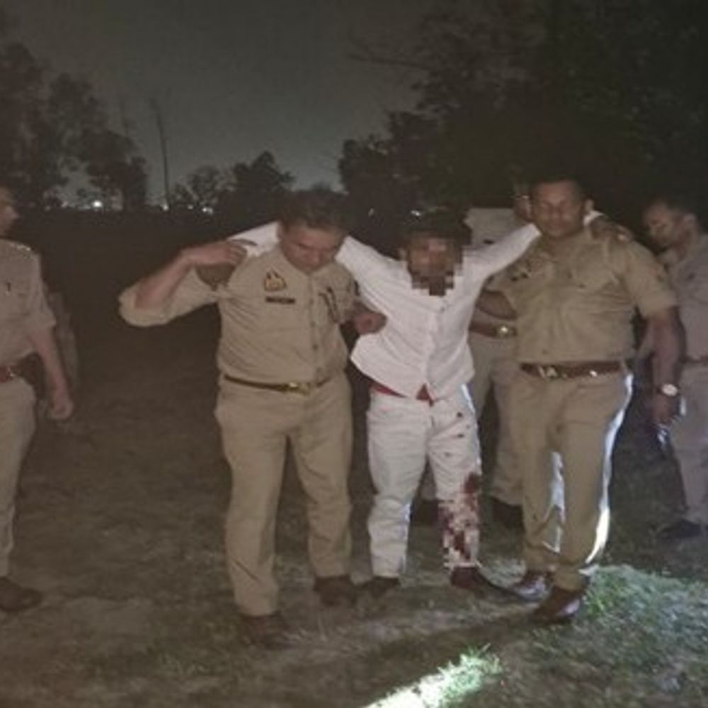 बिजनौर में हत्या का आरोपी पुलिस मुठभेड़ में गिरफ्तार:अभियुक्त के पैर में लगी गोली, अस्पताल में भर्ती; सामान बरामद