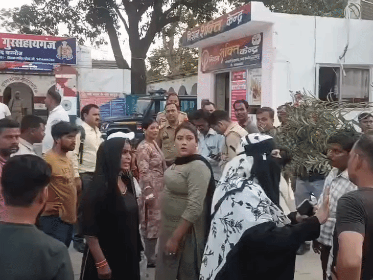 सिपाही की प्रेमिका से पत्नी ने की मारपीट:कन्नौज में रोडवेज बस में हंगामा, पत्थर मारकर शीशा तोड़ा, ड्राइवर बस लेकर थाने पहुंचा