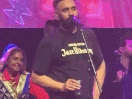 बार्सेलोना में गरजे पंजाबी सिंगर बब्बू मान:  पॉडकास्ट चलाने वालों को बताया मिट्टी खाने वाले सांप बोले- बंद कमरे में चिल्लाना छोड़ो, दम है तो सामने आकर लड़ो – Ludhiana News