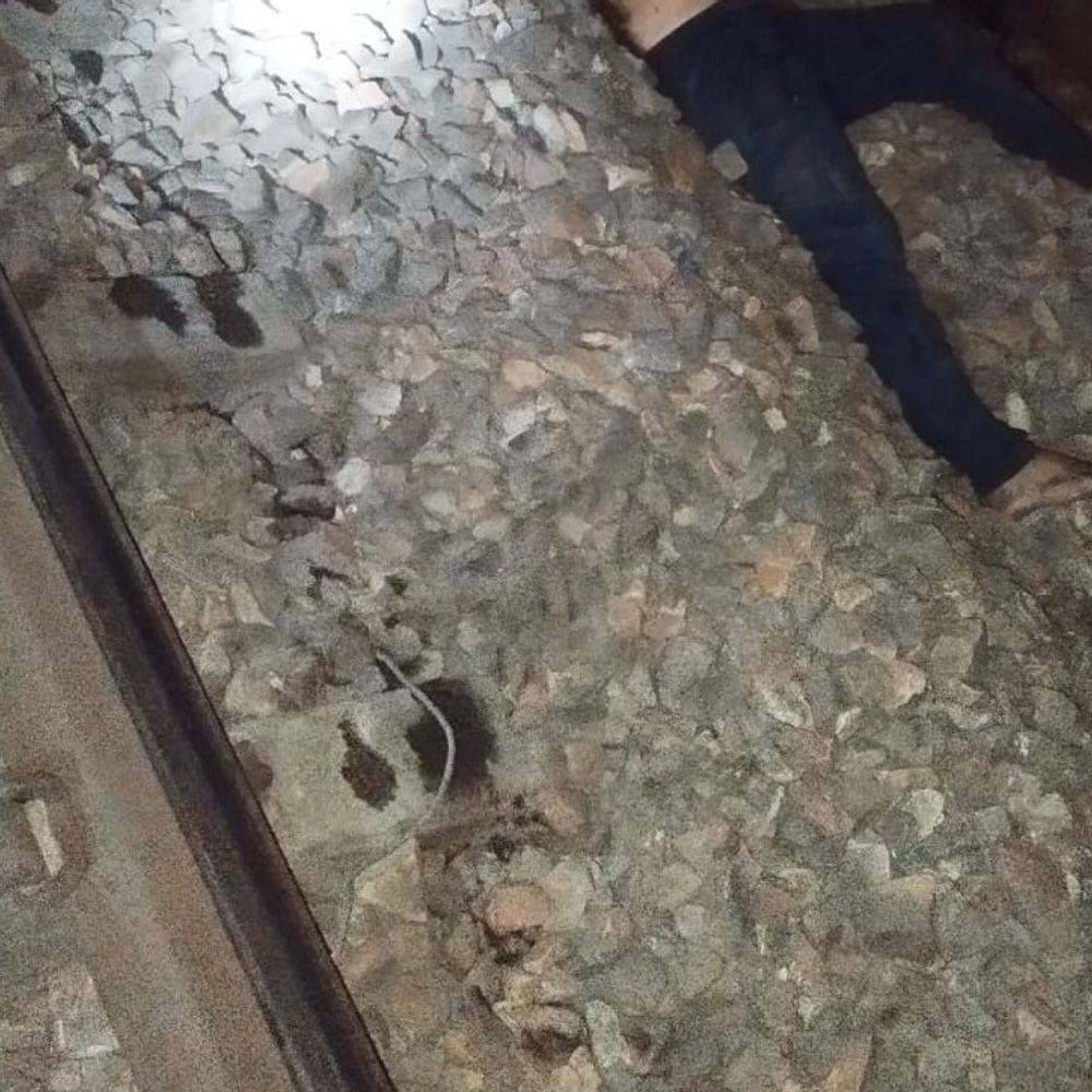 आईडी हैक होने पर ट्रेन के आगे कूदा युवक:अलीगढ़ में दो पन्नों के सुसाइड नोट में लिखा-हैकर ने कंट्रोल कर ली मेरी जिंदगी