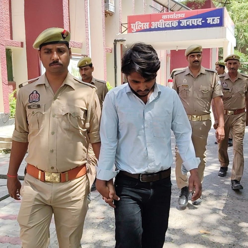 मऊ में फर्जी बीएसए बनकर ठगी, दो गिरफ्तार:बरेली के रहने वाले आरोपी अंतरराज्यीय गिरोह के सदस्य