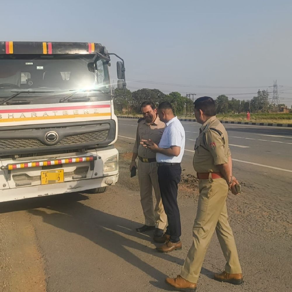 यातायात अभियान में 70 वाहनों के चालान:एटा पुलिस ने नियमों का उल्लंघन करने वालों पर की कार्रवाई