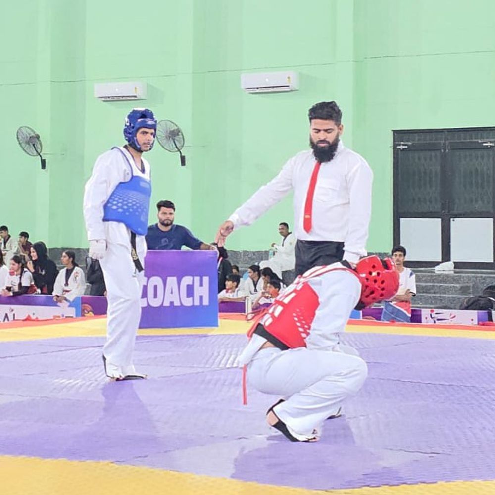 श्रावस्ती के आशुतोष त्रिपाठी ने जीता स्वर्ण पदक:इंटरनेशनल ताइक्वांडो में नेपाल के खिलाड़ी को हराया, ताइक्वांडो-थाई बॉक्सिंग में पहले भी जीत चुके स्वर्ण पदक