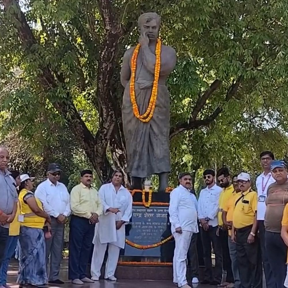 प्रयागराज में जलियांवाला बाग की 107वीं बरसी:21 बंदूकों की सांकेतिक सलामी, शहीदों को गार्ड ऑफ ऑनर