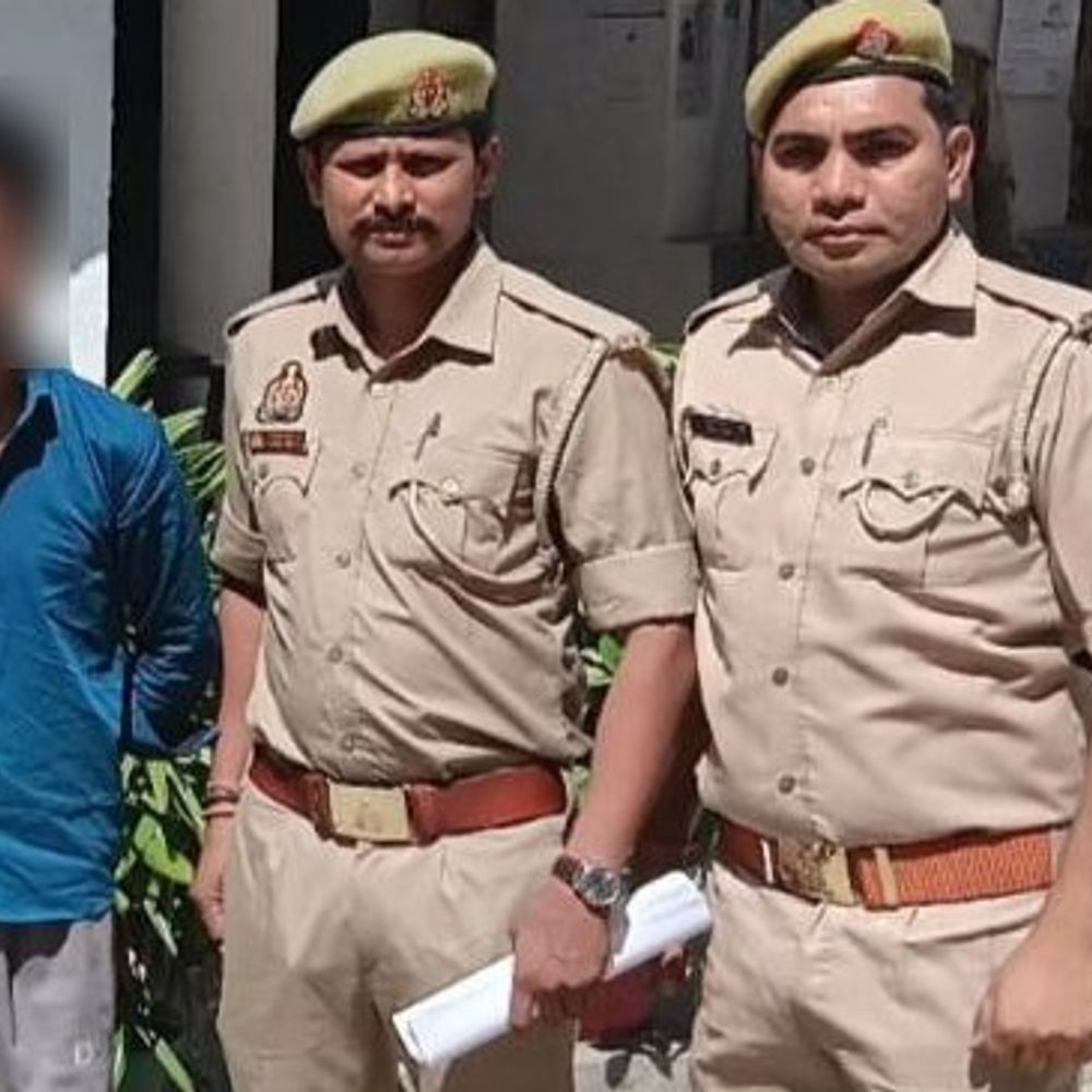 चोरी की बाइक के साथ दो बदमाश गिरफ्तार:रामपुर में दो अलग-अलग मामलों में तीन आरोपियों को पकड़ा