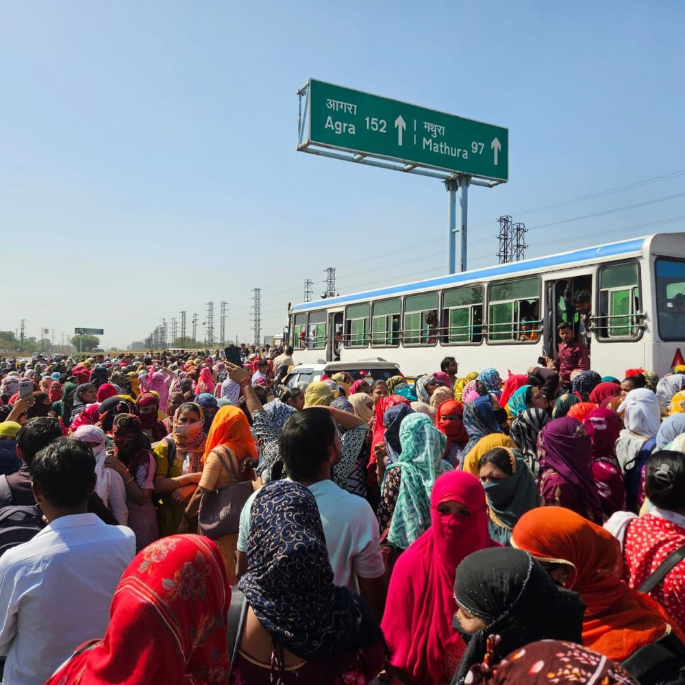 पलवल में ऑटो कंपनी के कर्मचारियों ने हाईवे किया जाम:  वेतन वृद्धि को लेकर हंगामा, बोले-पानी और शौचालय की सुविधा भी उपलब्ध नहीं – Palwal News