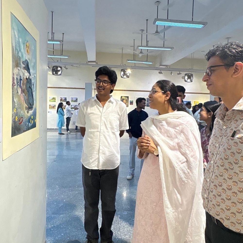 BHU में दिखा युवा कलाकारों का अनूठा संगम:दृश्य कला विभाग में कला प्रदर्शनी ‘विविधा’ में 25 से ज्यादा कलाकारों ने दिखायी प्रतिभा