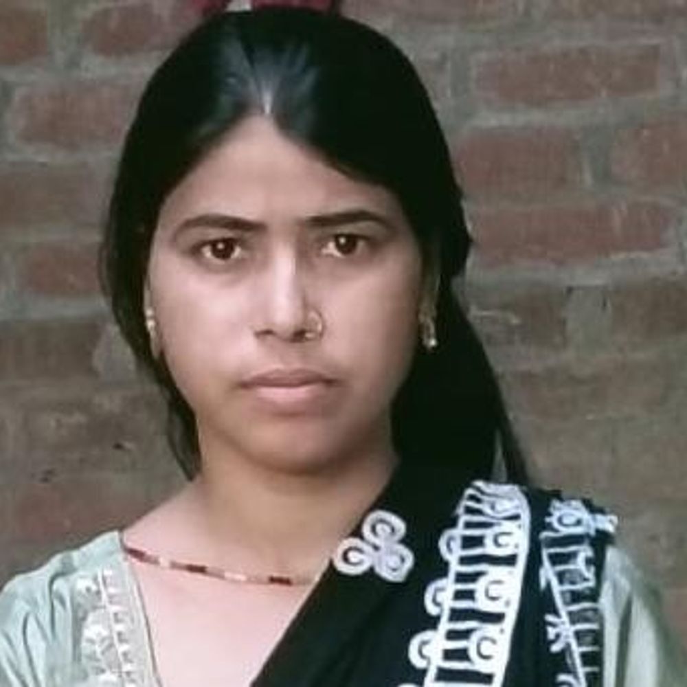 हरदोई में युवती की फावड़े से मारकर हत्या:मल्लावां में युवक ने घर से खींचकर मारा, उत्पीड़न की शिकायतें थीं