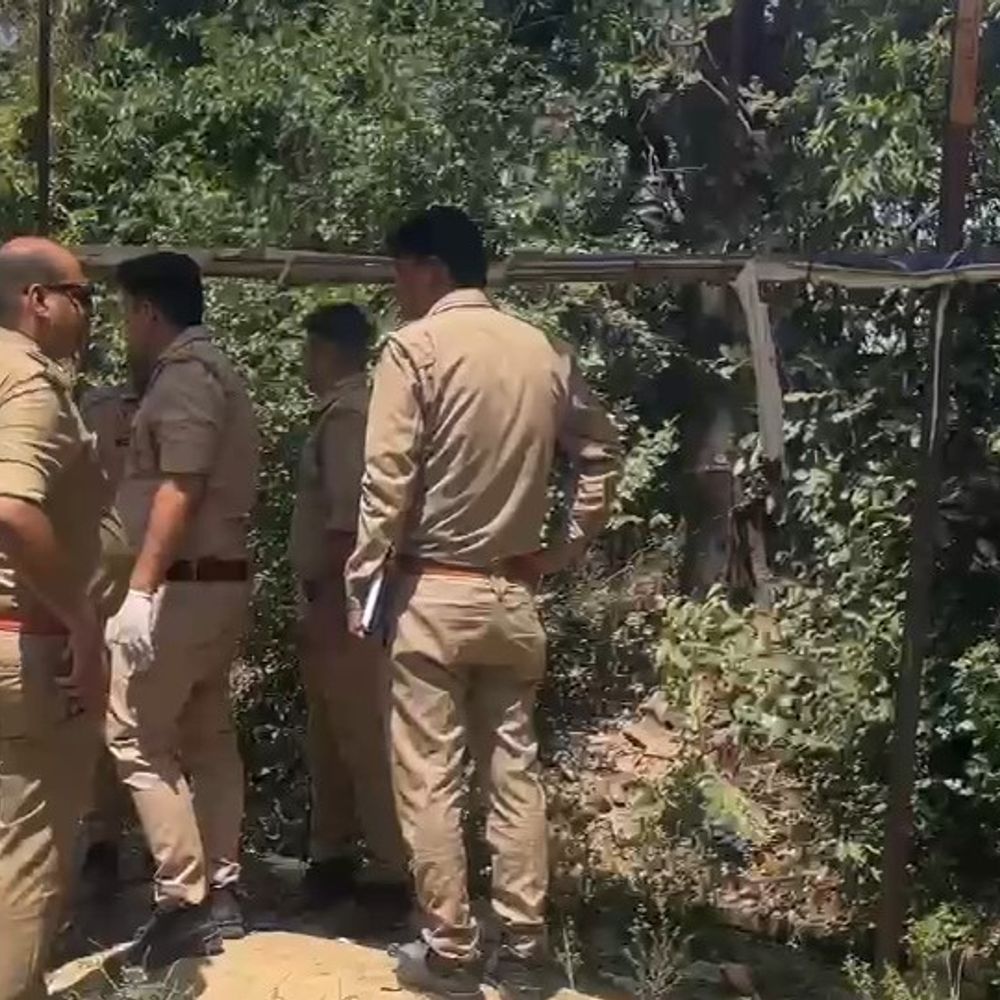 फर्रुखाबाद में नवजात का शव नाला किनारे मिला:पॉलीथिन में लपेटकर फेंका गया था, पुलिस CCTV फुटेज खंगाल रही