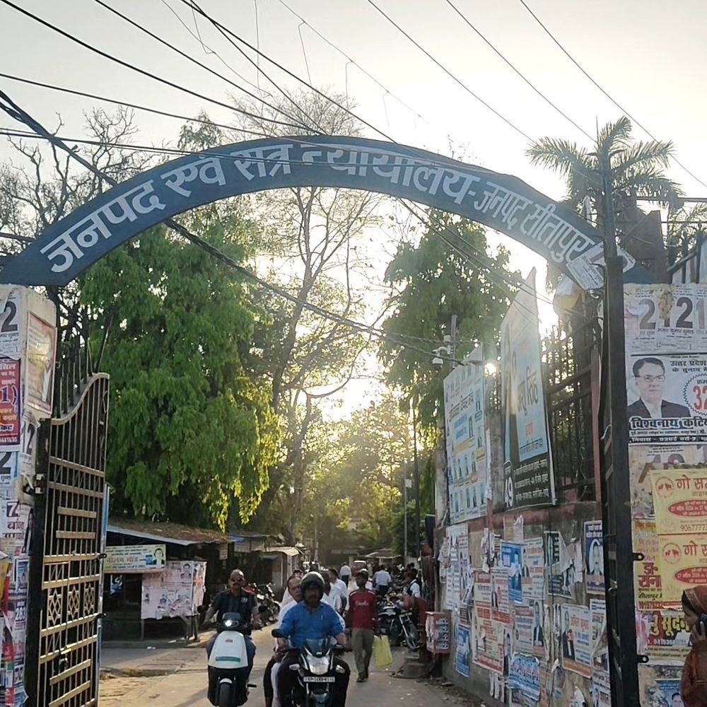 पत्नी-बेटे के दोहरे हत्याकांड में युवक को फांसी की सजा:सीतापुर में कुल्हाड़ी से काट डाला था, 65 हजार रुपए जुर्माना भी लगाया