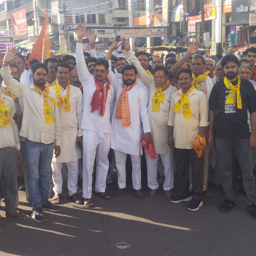 संत सेन महाराज की जयंती पर ललितपुर में शोभायात्रा:नगर में जगह-जगह हुआ स्वागत, बड़ी संख्या में लोग हुए शामिल