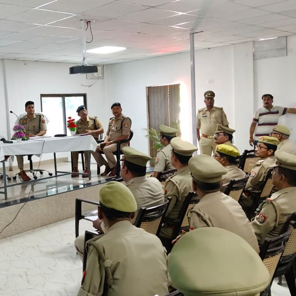 भदोही पुलिस को मिला डिजिटल उपकरणों का प्रशिक्षण:e-सम्मन, e-साक्ष्य और YAKSH App पर विवेचकों को किया प्रशिक्षित
