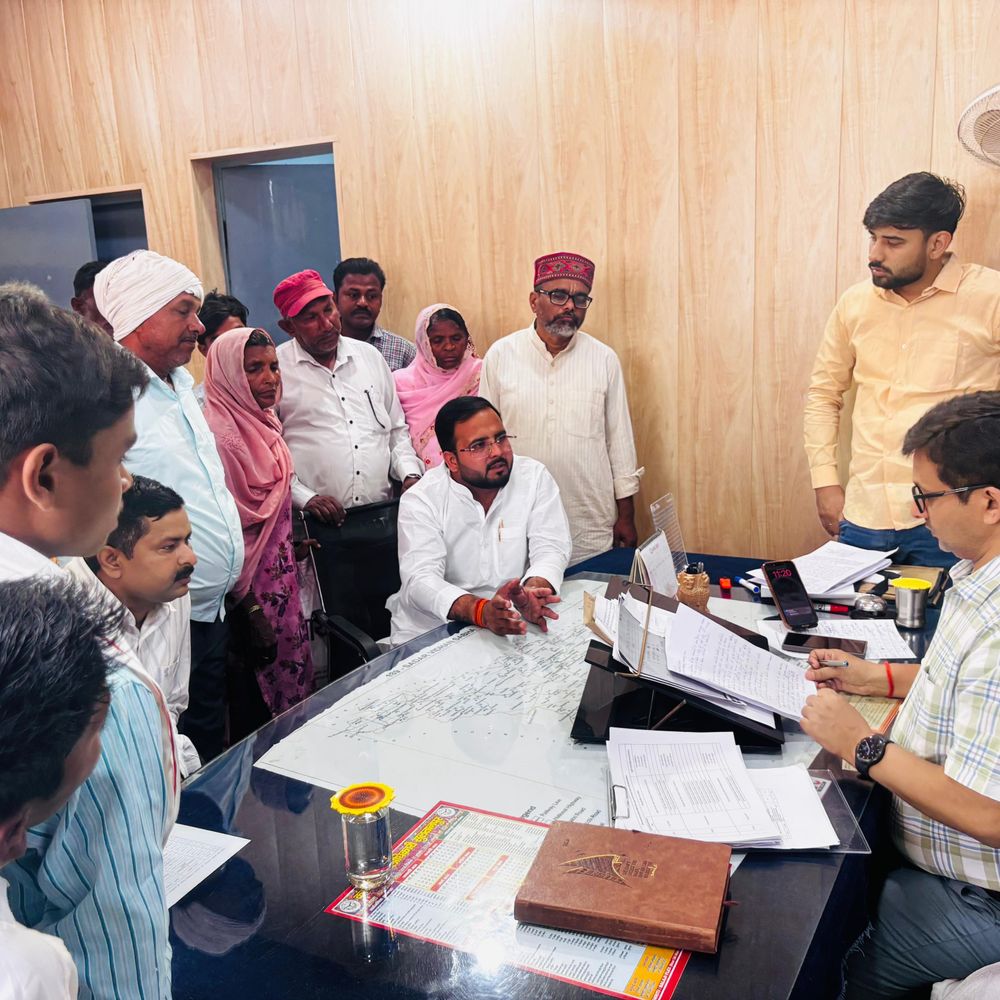 सुल्तानपुर में जर्जर तारों से गेहूं की फसल जली:AAP ने किसानों के लिए ₹50 हजार प्रति हेक्टेयर मुआवजे की मांग की