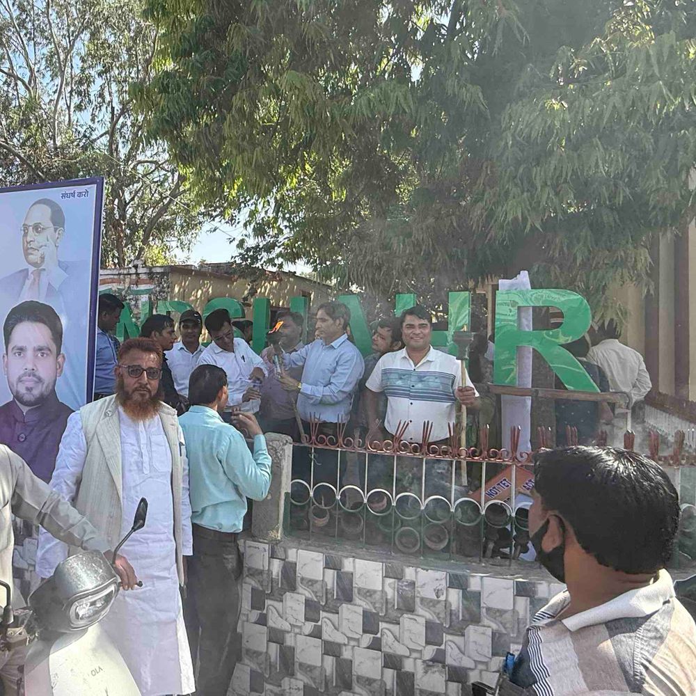 टीईटी अनिवार्यता के खिलाफ शिक्षकों का प्रदर्शन:बुलंदशहर में मशाल जुलूस निकालकर जताया विरोध, आंदोलन करने की चेतावनी