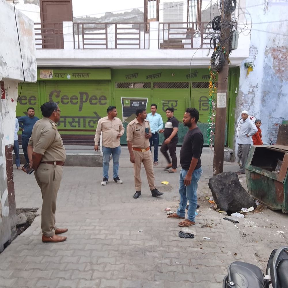 फर्रुखाबाद में दूधिया से मारपीट लूट का आरोप:पुलिस ने खंगाले सीसीटीवी, मोहल्ले में जाकर लोगों से की जानकारी