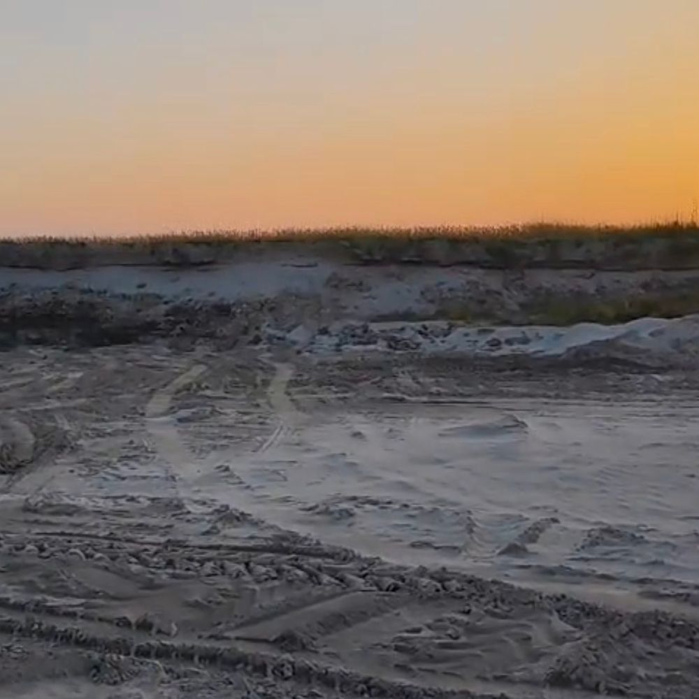 बाराबंकी में सरयू नदी में अवैध बालू खनन:रात में सक्रिय माफिया, किसानों की फसलें बर्बाद