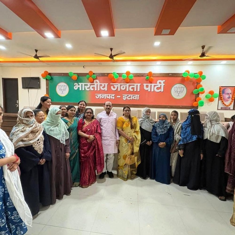 इटावा भाजपा कार्यालय में हुआ नारी शक्ति वंदन सम्मेलन:प्रधानमंत्री मोदी के संबोधन का लाइव प्रसारण देखा गया