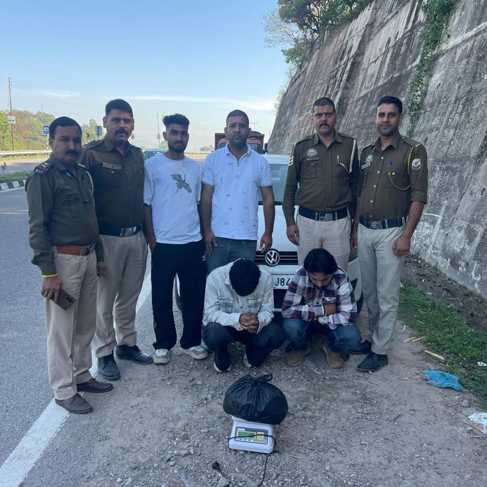मंडी में 4 किलो 32 ग्राम चरस बरामद:  पुलिस ने कार सवार दो आरोपी पकड़े, एनडीपीएस एक्ट में केस दर्ज – Mandi (Himachal Pradesh) News