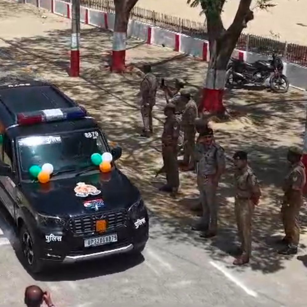 एसपी ने 17 नई डायल-112 गाड़ियों को हरी झंडी दिखाई:जनपद की आपातकालीन प्रतिक्रिया प्रणाली को मिलेगा बल